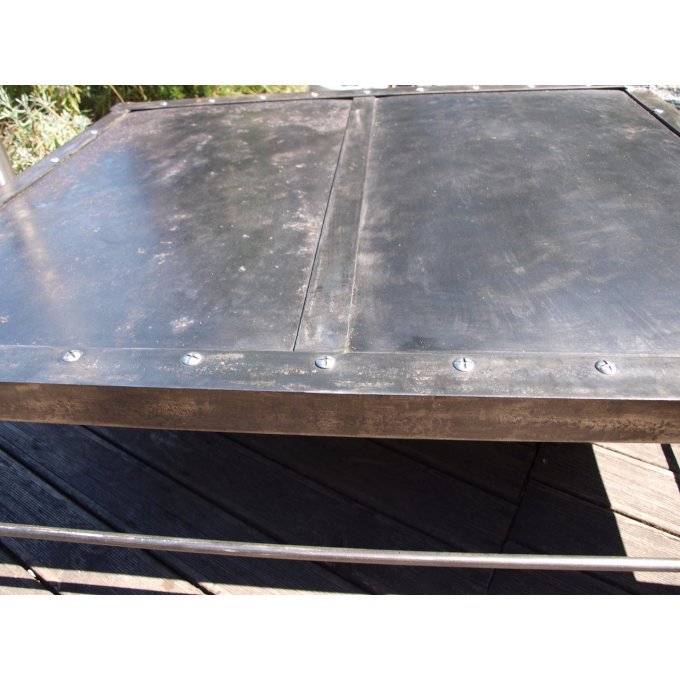 Table basse métallique