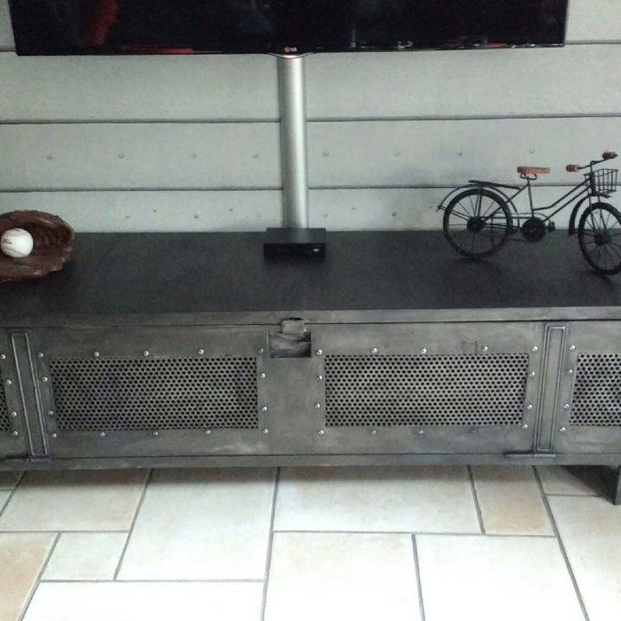 MEUBLE 5 / VESTIAIRE STYLE INDUSTRIEL MEUBLE TELEVISION